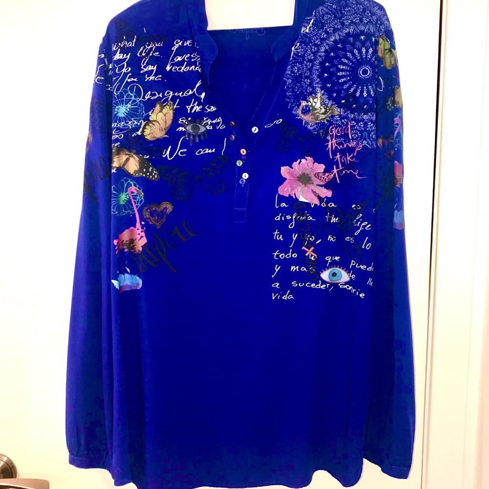 DESIGUAL Top runs small XXL cool designer buttons